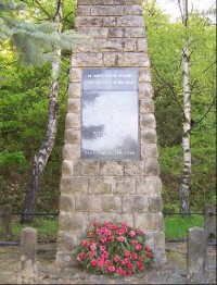 Bunč: Stále uctívaný pomník partýzánům u Bunče.