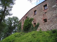 Bezdružice - zeď zámku