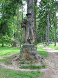 Hořice v Podkrkonoší: socha Janošíka ve Smetanových sadech