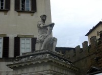 Florencie: socha Giovanni delle Bande Nere od Bandinelliho před kostelem San Lorenzo 