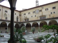 Florencie: kostel Santissima Annunziata - první křížová chodba 