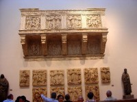 Florencie: muzeum kostela Santa Maria dei Fiori - zpěvádcká tribuna - Donatello 