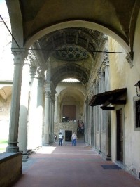 Florencie: kostel Santa Croce - první křížová chodba s kaplí Pazzi 