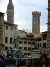 Florencie: věže kostela Badia Fiorentina a Bargella 