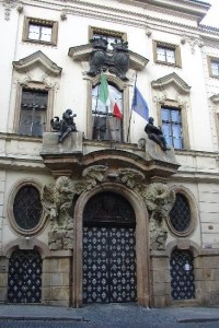Nerudova ulice: palác Thun-Hohenštejnský - italské velvyslanectví 
