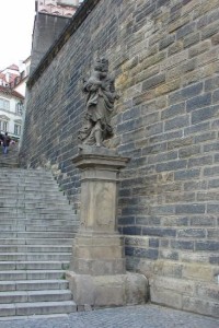 Radniční schody z Nerudovy ulice: socha sv. Josefa