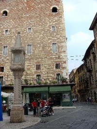 Verona: Piazza delle Erbe 