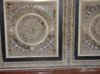 Pisa: Piazza dei Miracoli - baptisterium - interér - detail křtitelnice 