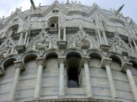 Pisa: Piazza dei Miracoli - baptisterium - detail 
