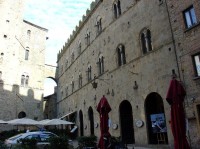 Volterra: Piazza dei Priori 