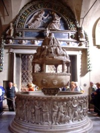 Lucca: kostel San Frediano - křtitelnice 