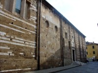 Lucca: postranní stěna kostela San Frediano 