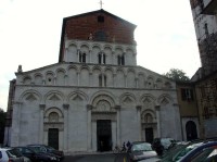Lucca: kostel Santa Maria Forisportam 