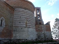 San Galgano: kaple Montesiepi nad zřízeninou opatství San Galgano 