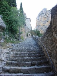 Moustiers Ste Marie: cesta ke kapli Notre Dame de Beauvoir