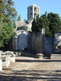 Arles: Les Alyscamps - kostel St. Honorat 