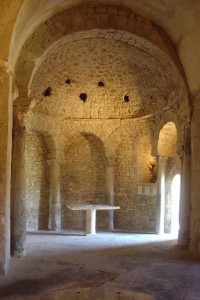 Venasque: interiér baptisteria ze 4.st.