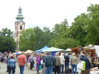 Tradiční keramický den - náměstí Smiřických, v pozadí kostel sv. Andělů strážných