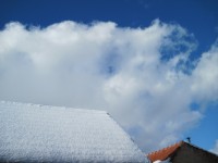Poustka - střechy v zimě