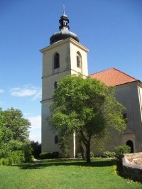 kaple sv. Vojtěcha: Součástí zámku je kaple sv. Vojtěcha.