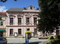 Městský úřad: Městský úřad se nachází na náměstí Smiřických