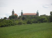 Kaple sv. Vojtěcha a zámek