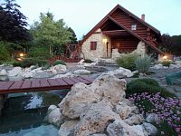 Kanadský srub v zahradě - Velenov