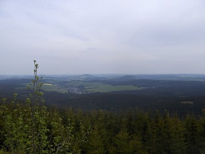 výhled ze skalní vyhlídky směrem na Bärenstein